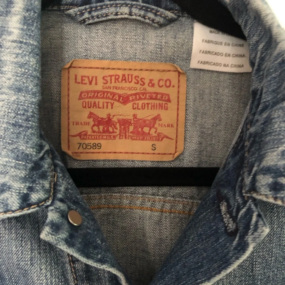 Levi's Denim Trucker Jacket 70589 Medium Vintage Wash R on Red tab - Picture 2 of 5